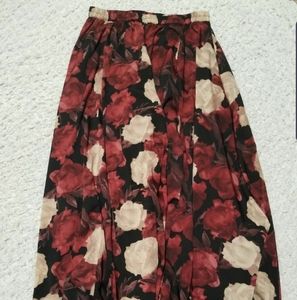 Roz & Ali BEAUTIFUL floral maxi skirt.